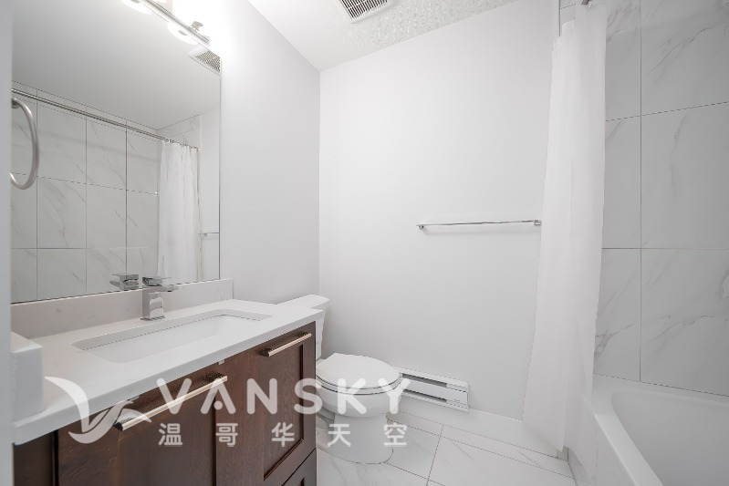 250430150420_2nd bathroom.jpg